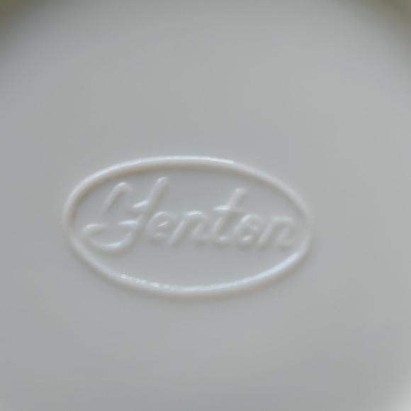 White Ruffled Glass Bowl - Picture 6 of 7